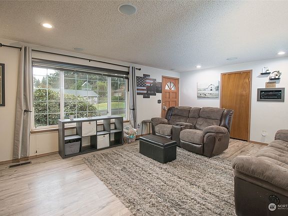 4th image of 3116 Brentwood Drive SE