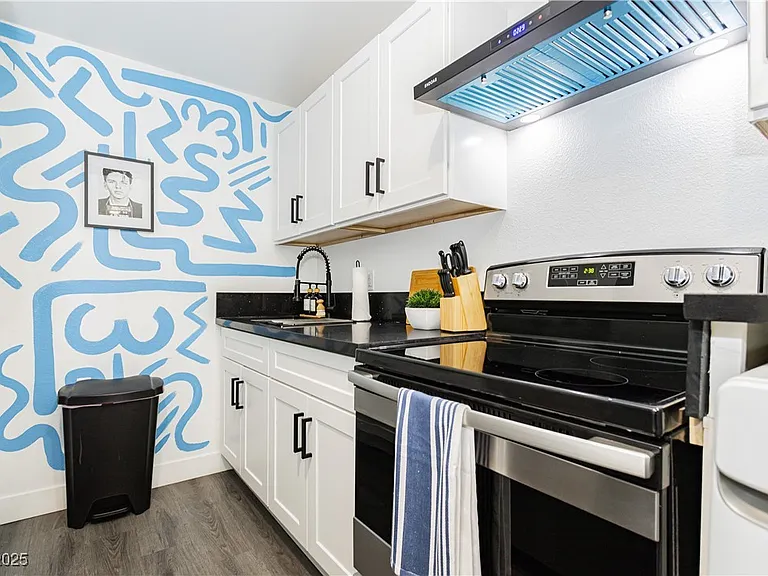 522 E Saint Louis Ave #5 — Photo 7