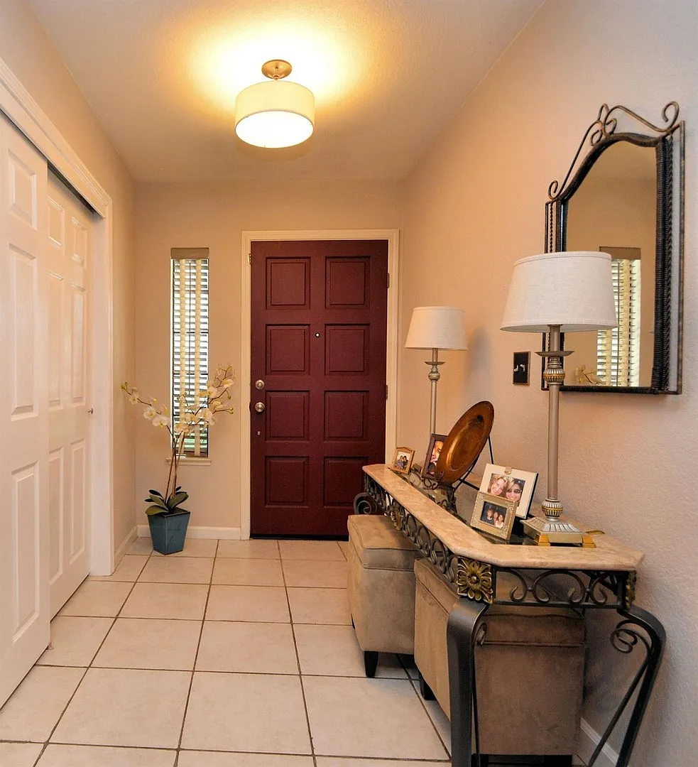 Single story near freeway access and major shopping! — Photo 4