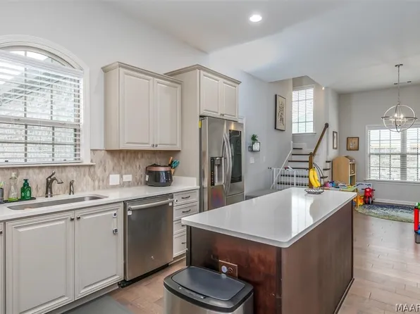 9290 Crescent Lodge Cir, Pike Road, AL 36064