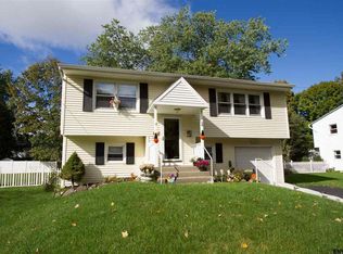 26 Northway Ct, Saratoga Springs, NY 12866