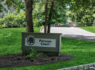 14 Parsons Ct, Mahwah, NJ 07430