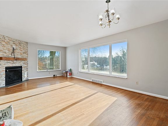 5th image of 204 Highway View Dr