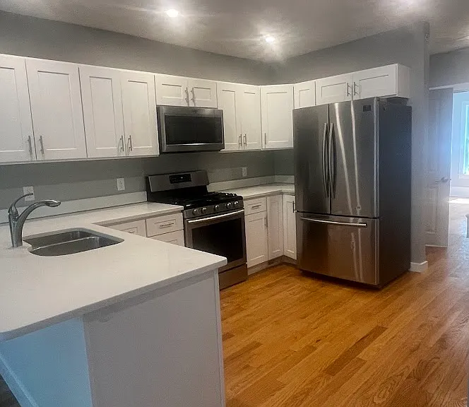 157 Oak St #1R — Photo 2