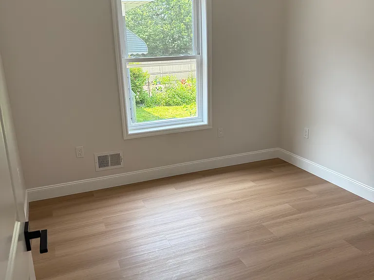 525 E Price St — Photo 10
