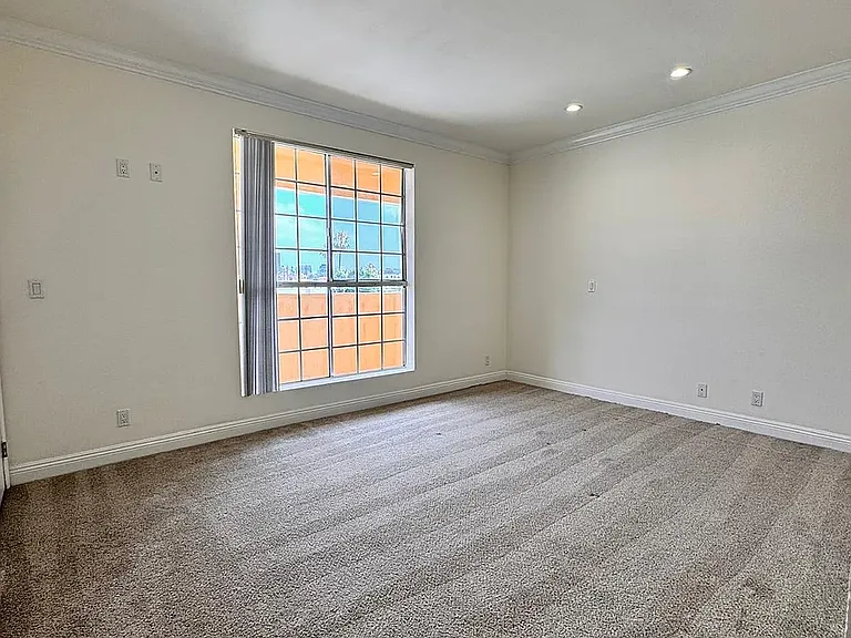 11812 Gorham Ave #Penthouse 1 — Photo 33
