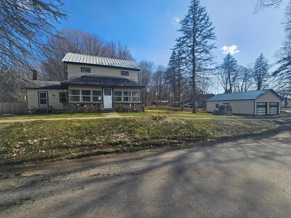 433 W Clinton St, Burr Oak, MI 49030