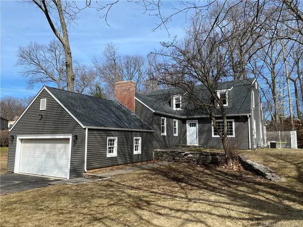 42 Woodridge Circle, West Hartford, CT 06107