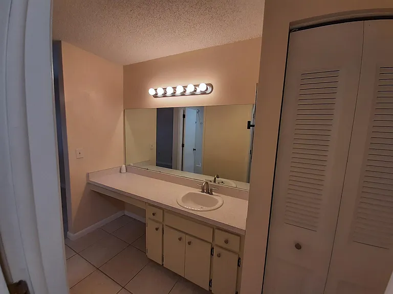 2910 Wainwright Ct — Photo 13