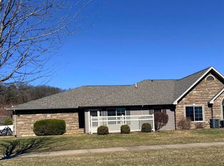 4915 River Valley Rd, Fort Madison, IA 52627