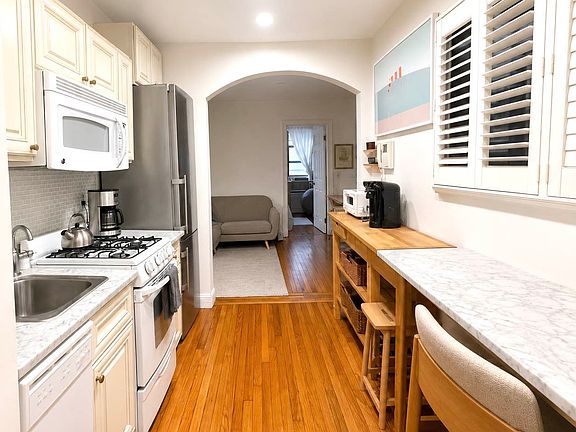 3rd image of 343 E 51st St APT 4F