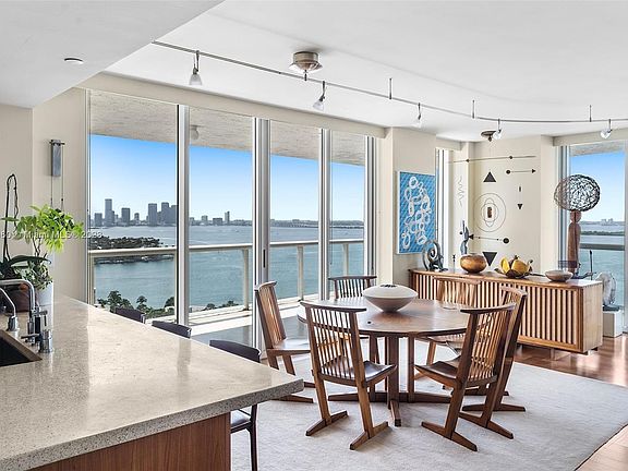 3rd image of 10 Venetian Way APT 2201