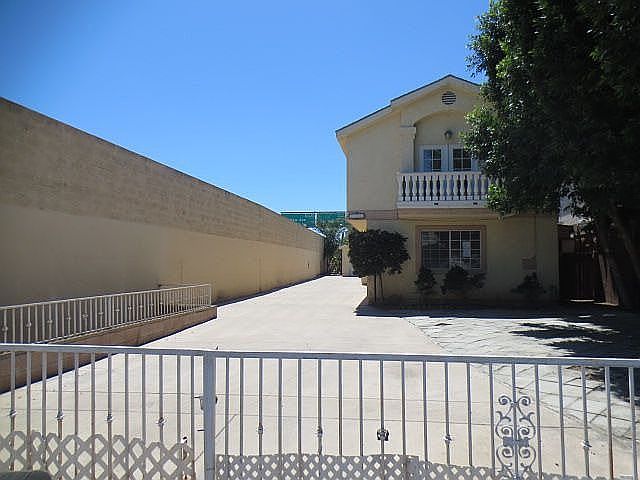 1st image of 2037 Denton Ave