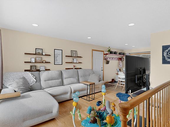 4th image of 615 Meadow Run Dr SW