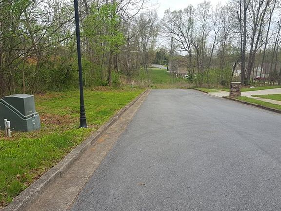 3rd image of 401 Post Oak Dr
