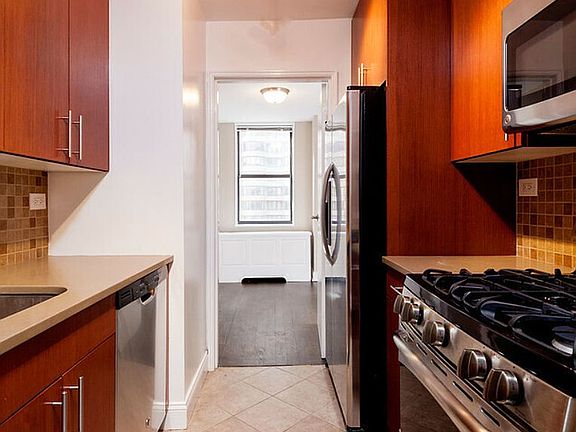 5th image of 330 E 39th St APT 35C