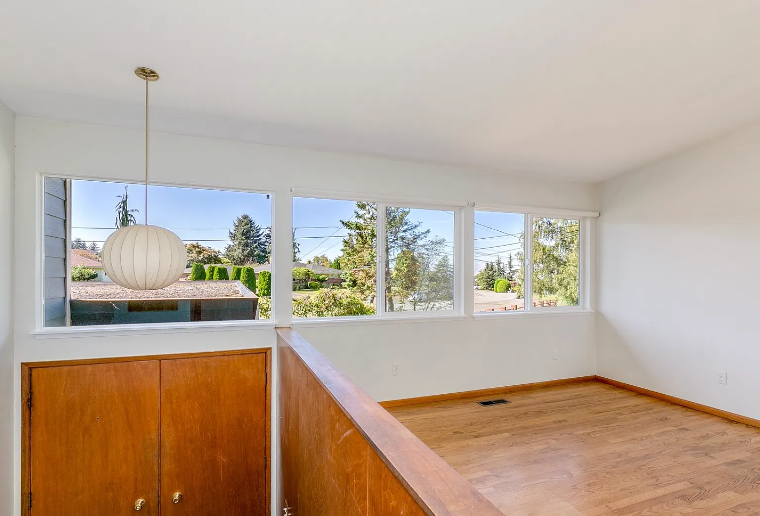 4 bed, 2.5 bath, 2418 sqft, $3,975 — Photo 3