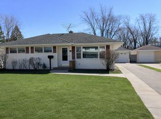 223 Highland Rd, Grayslake, IL