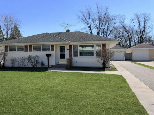 223 Highland Rd, Grayslake, IL 60030