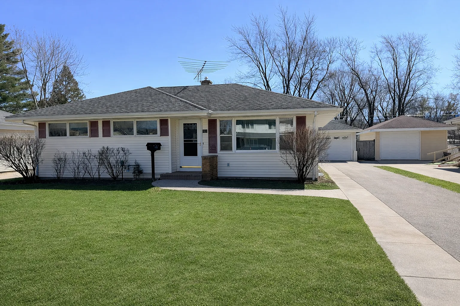 223 Highland Rd photo 1
