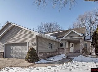 46 Cree Point Dr, Mankato, MN 56001