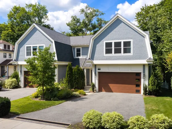321 Lake Ave #321, Newton Highlands, MA 02461