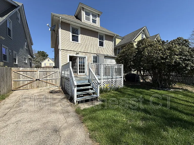 86 School St — Photo 30