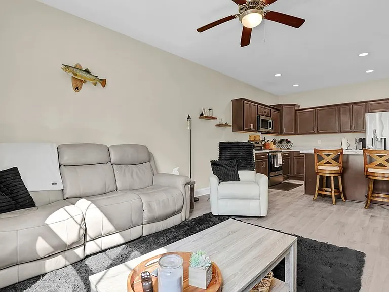 424 Guppy Loop — Photo 12