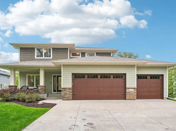 325 County Road B W, Roseville, MN 55113