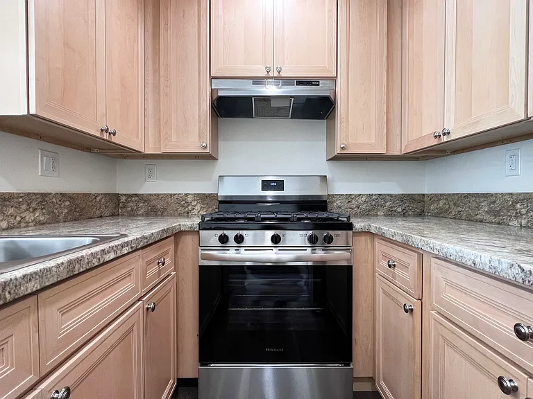 Florida Street Apartments — Photo 39