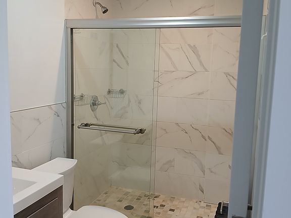 5th image of 2420 41st St APT 2R