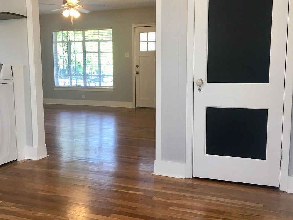 1st image of 945 W Mistletoe Ave