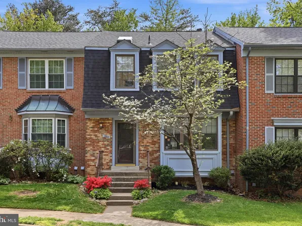 3964 Burning Bush Ct, Fairfax, VA 22033