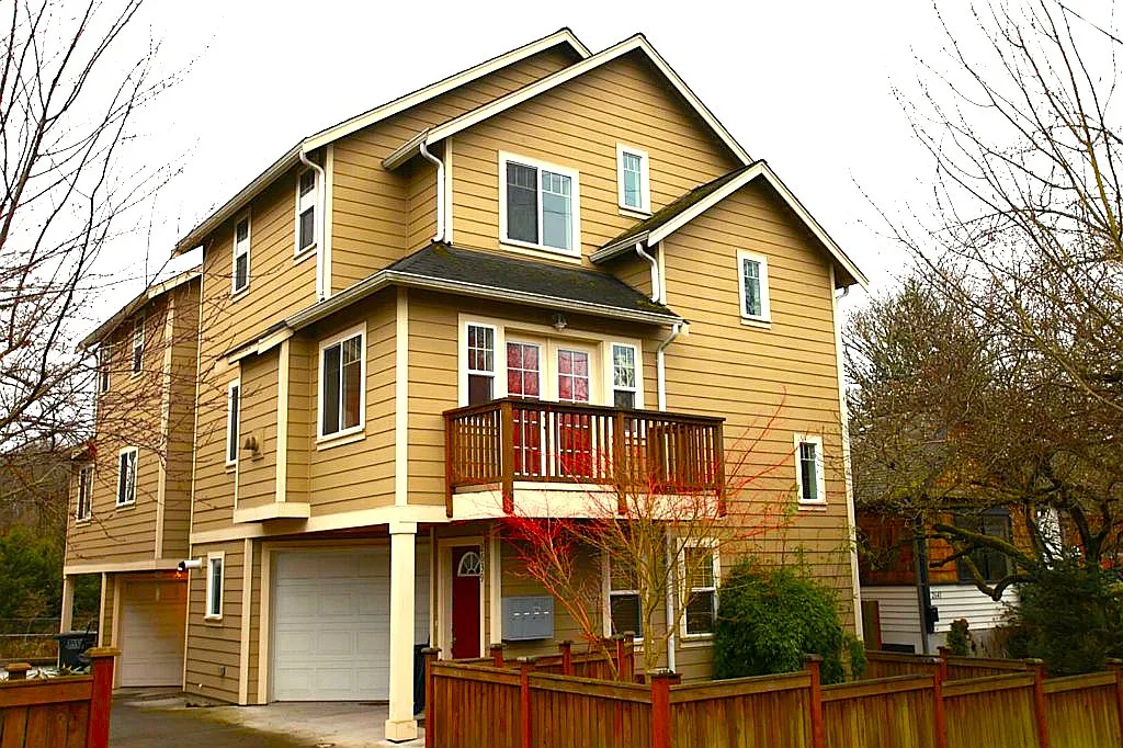 3 bed, 1570 sqft, $3,300 — Photo 1