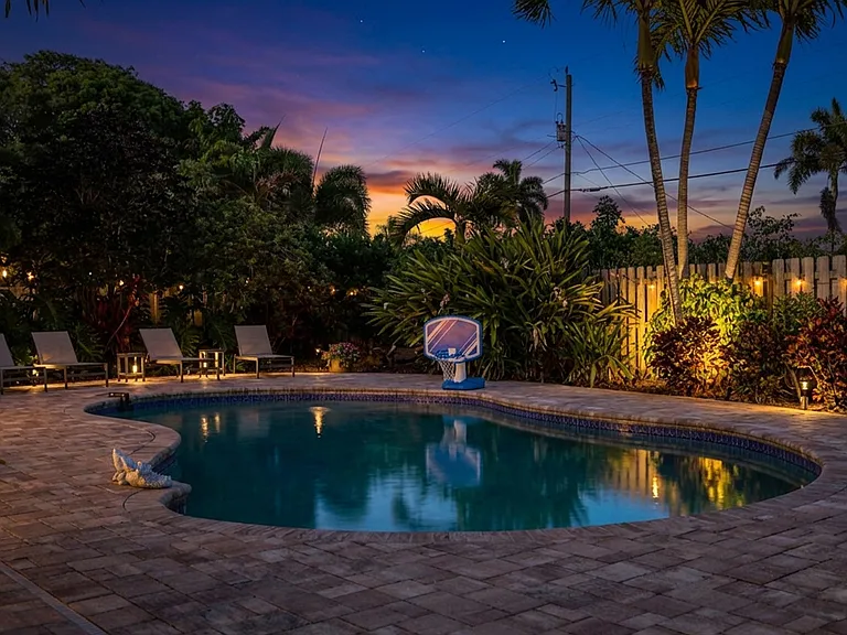 7424 Venetian Way — Photo 46