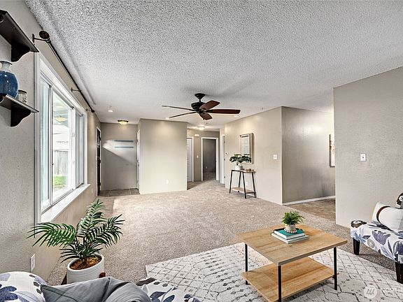 3rd image of 2522 Greenwood Drive NE
