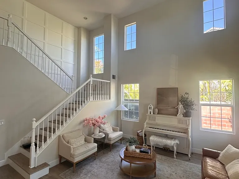 Large vaulted entry