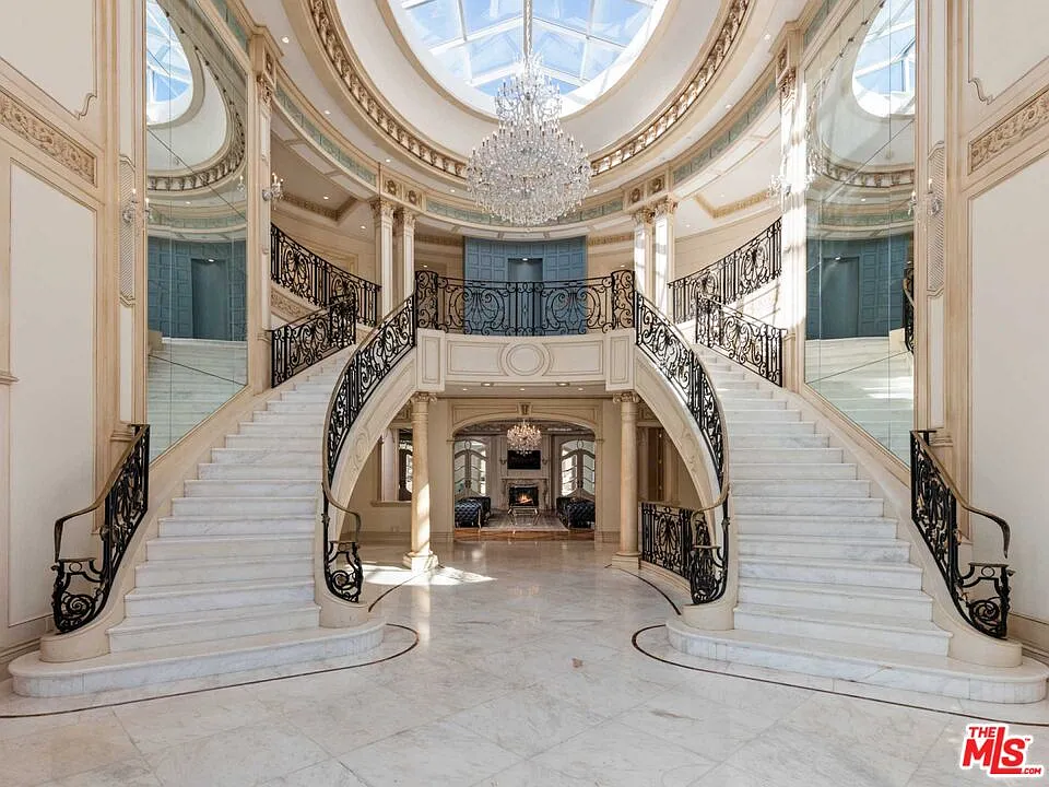 11 bed, 16.0 bath, 24977 sqft, $180,000 — Photo 3