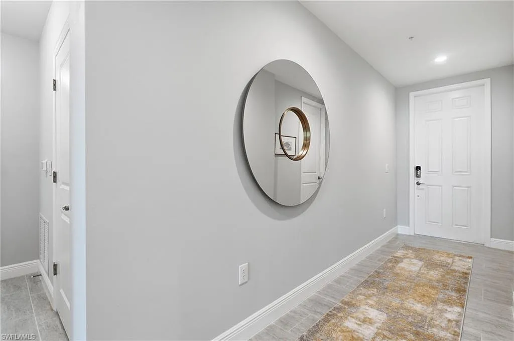 2 bed, 2.0 bath, 1467 sqft, $5,800 — Photo 3