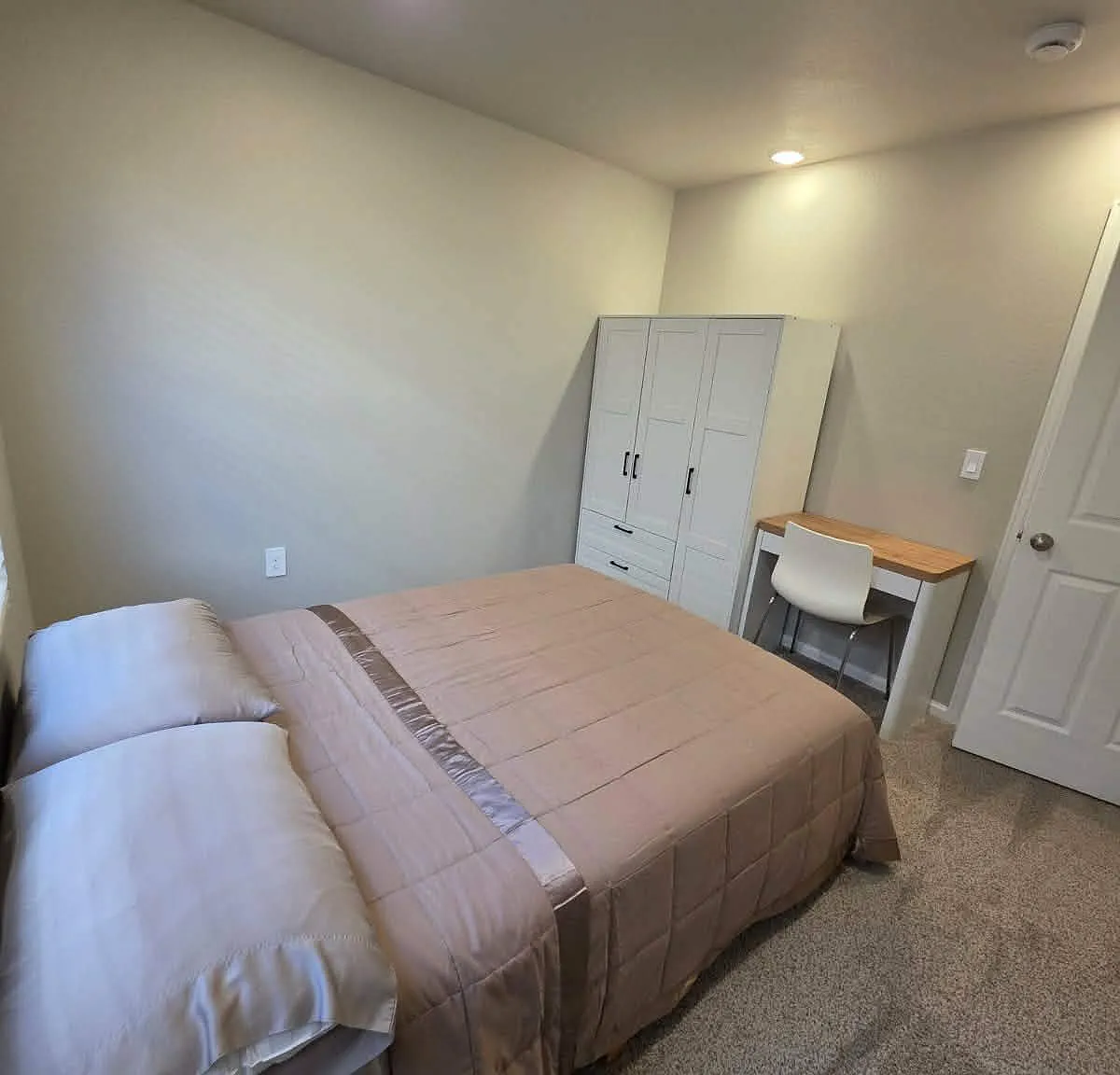 4 bed, 1700 sqft, $810 — Photo 3
