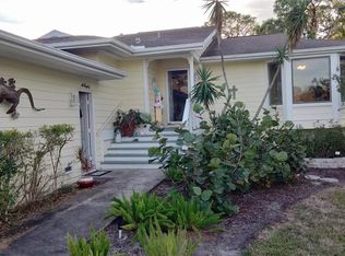 1030 Lake Avoca Dr, Tarpon Springs, FL 34689
