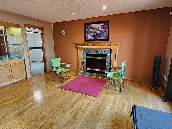 3rd image of 2708 44a Ave NW
