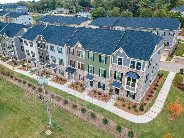 3 Itasca Dr, Greenville, SC 29609