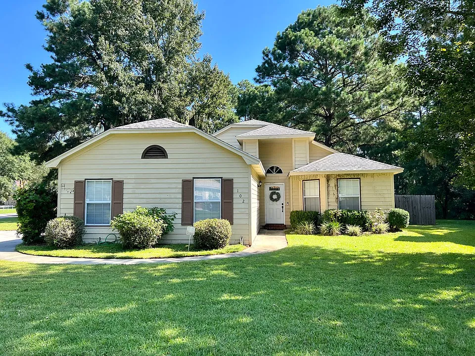 102 Saint Ives Dr