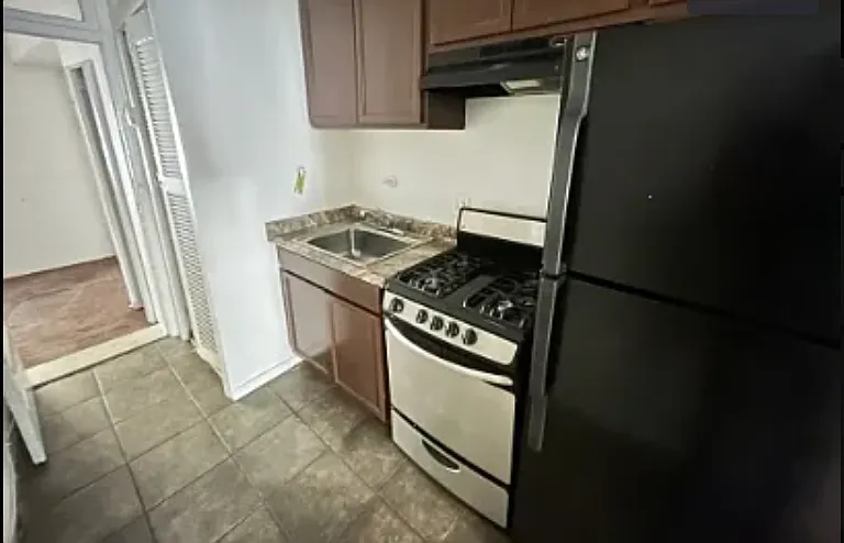 2 bed, 800 sqft, $1,300 — Photo 2