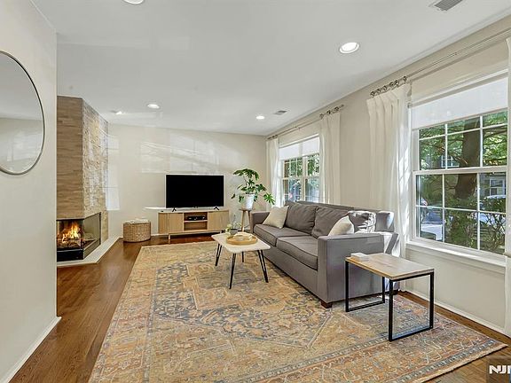 4th image of 2206 Lancaster Court