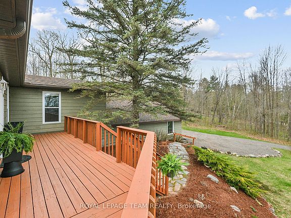 3rd image of 371 Kennedy Rd