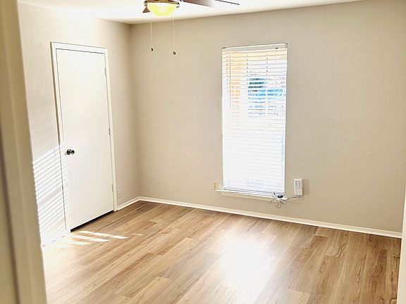 3rd image of 2025 Oakwood Ct #B