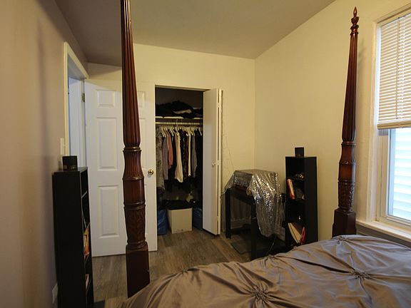 4th image of 2926 N Hamlin Ave #1