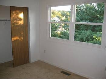 5th image of 200 Hickory Dr